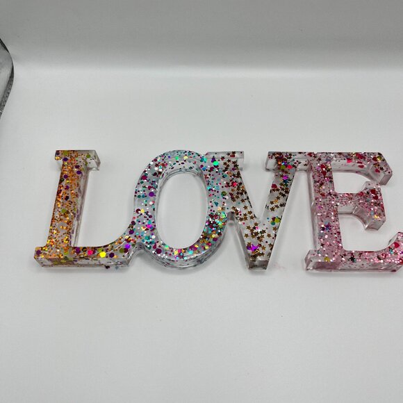 Glitter Resin Standing Words – DREAM LOVE FAMILY – Home Decor - Picture 2 of 4